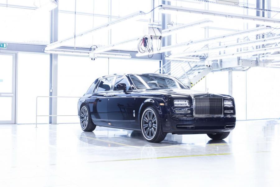  Rolls-Royce Phantom Blue Velvet 2017 года  (фото 1 из 7)
